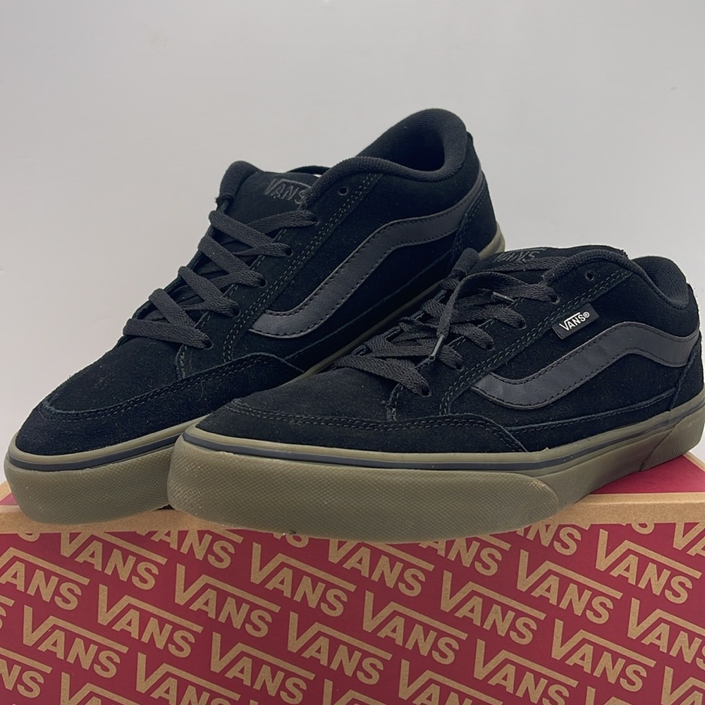 Vans Women’s Bearcat
Black/Dark Gum
VN000DT239L
Sneakers - Picture 5 of 16